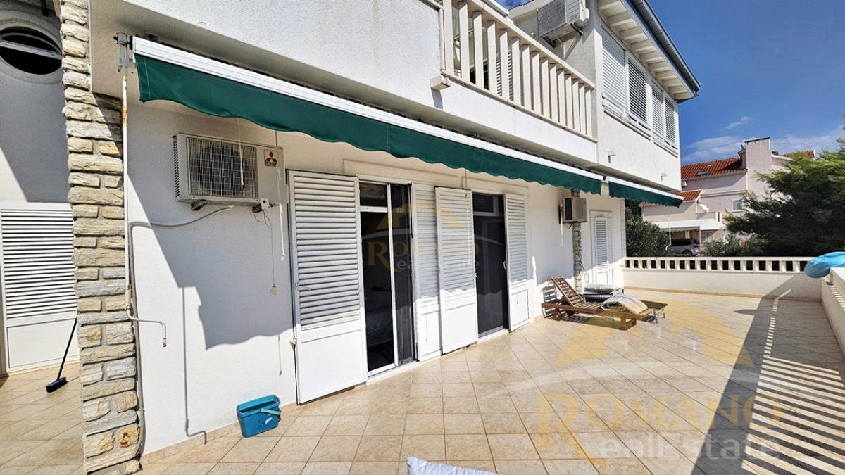 Ekskluzivna hiša prvi vrsti ob morju – Mavarčica, Okrug Gornji – Velik investicijski potencial